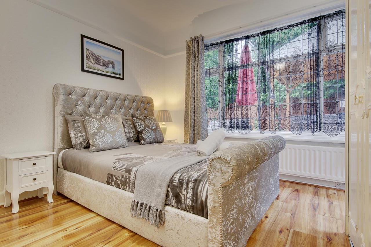 Cragside Villa With Hot Tub ボーンマス エクステリア 写真